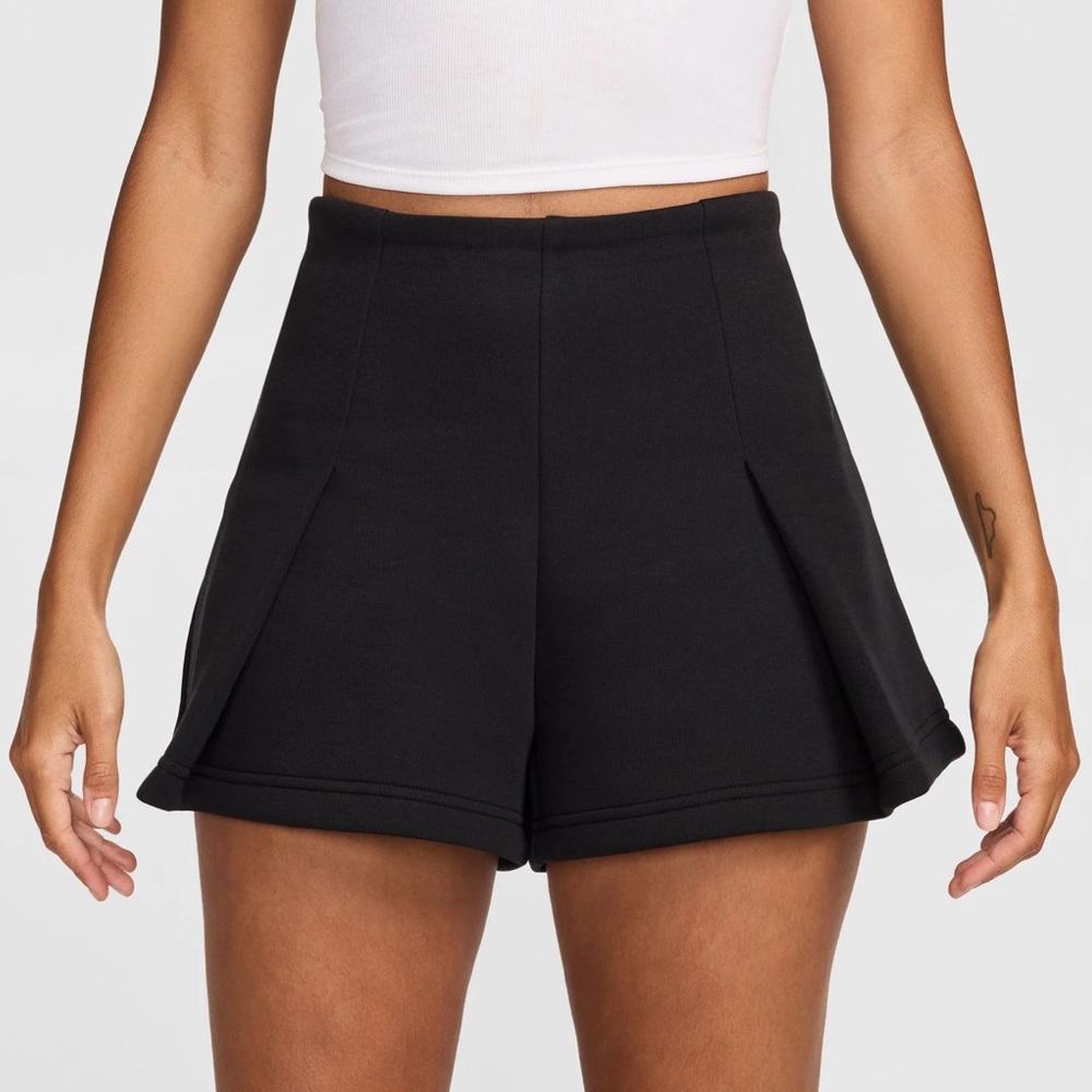 Nike Women's Tech Fleece High Waisted 3” Pleated Shorts NWT Size XS (FV7485-010)